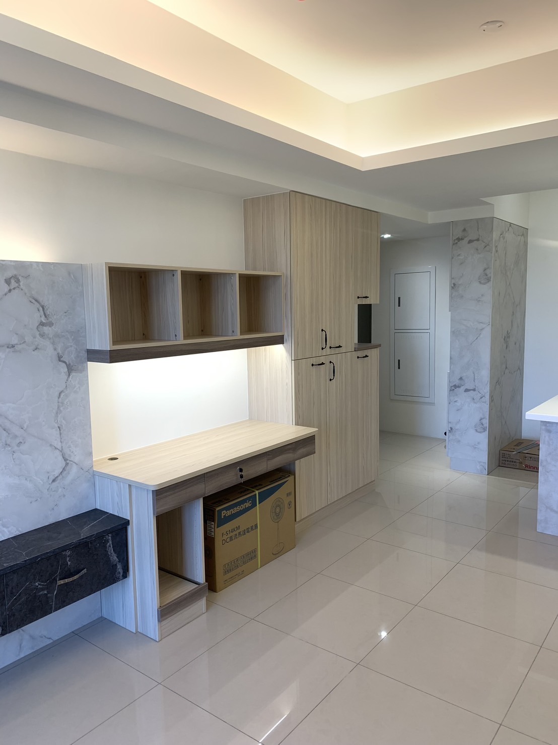 客餐廳系統書桌與收納櫃規劃